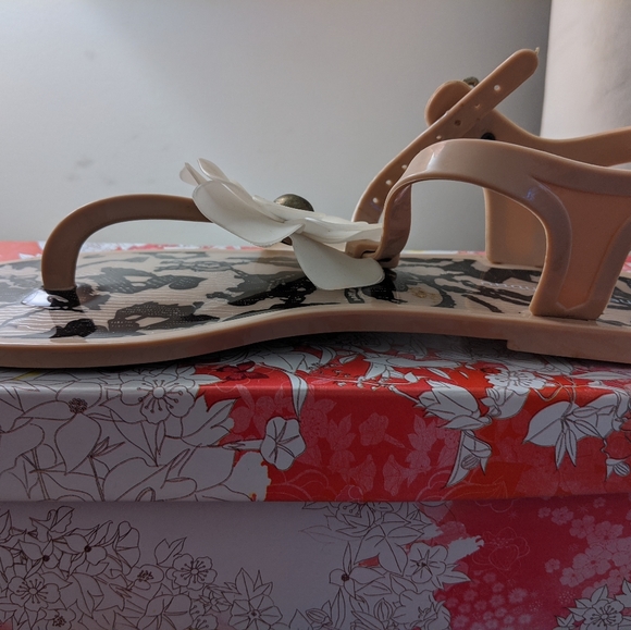 Sandals - Picture 9 of 11